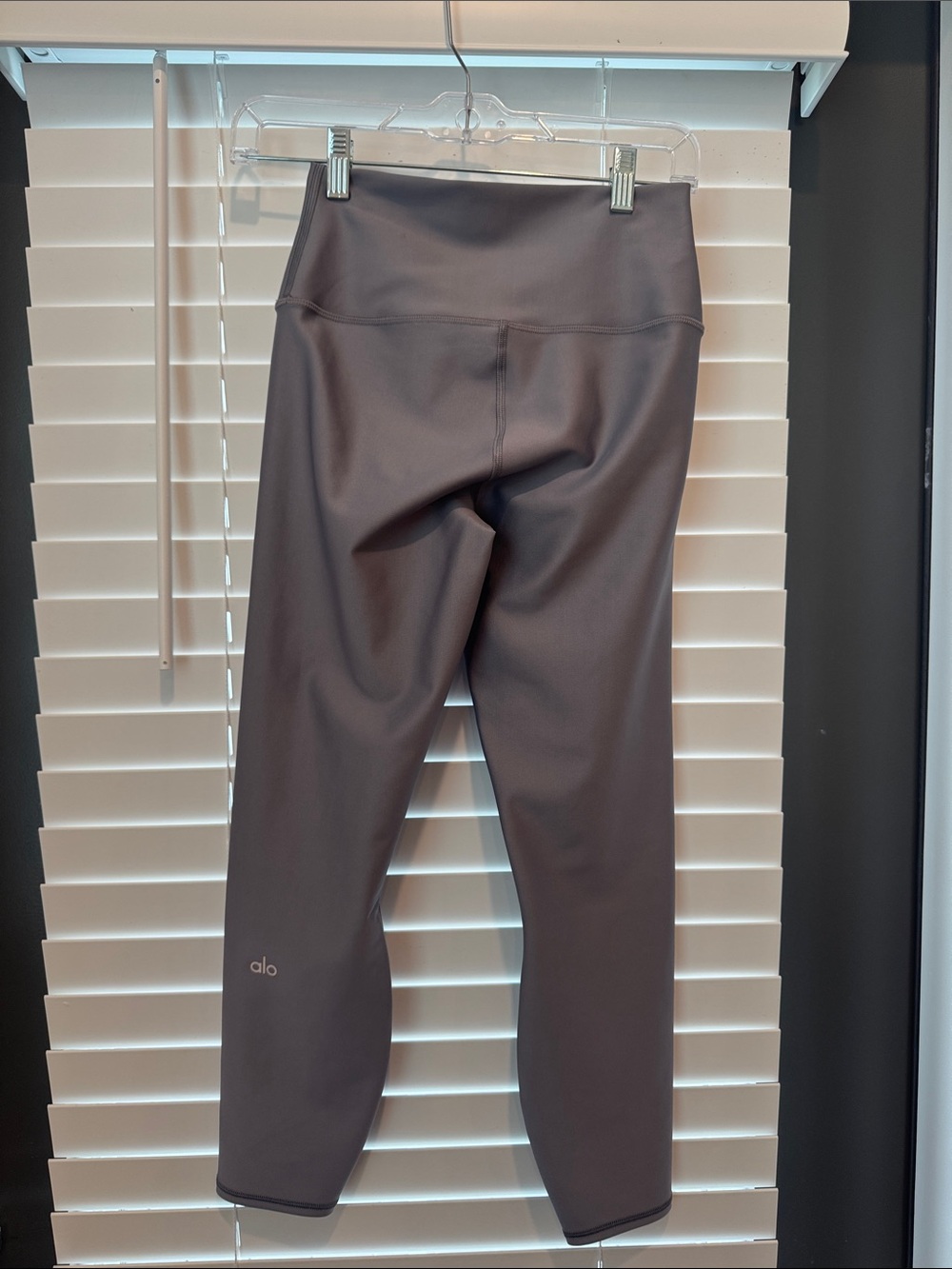 ALO- High-Rise Leggings Air-Soft in Charcoal/Silver-Size Small- Women's